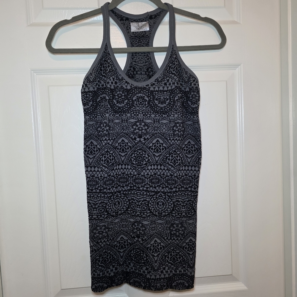 Athleta Eagle Pose Tank, Gauzy Lilac Sz S